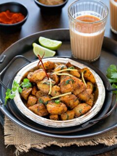 Delhi Style Aloo Chaat in a plate with lemon wedge