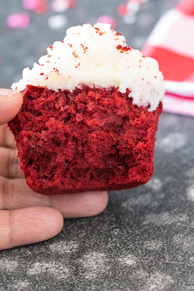 Moist and fluffy Cupcake with frosting