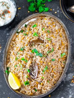 Chana dal pulao on a tray garnished with mint leaves