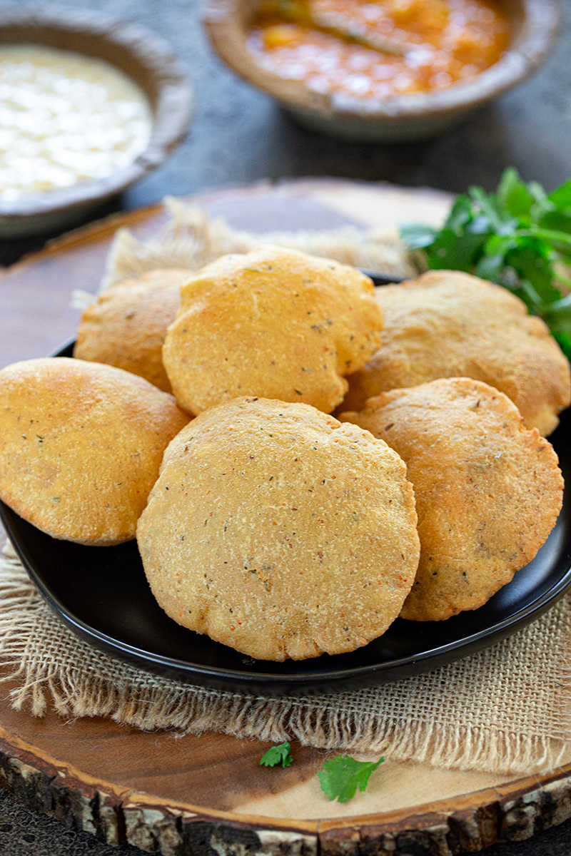 Crispy and crunchy Missi Puri