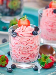 How to stabilize Whipped cream in a glass