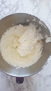 How to make whipped cream for cakes